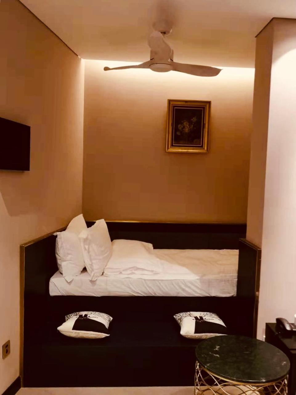 Moon&Chalice Boutique Hotel Kunming Extérieur photo