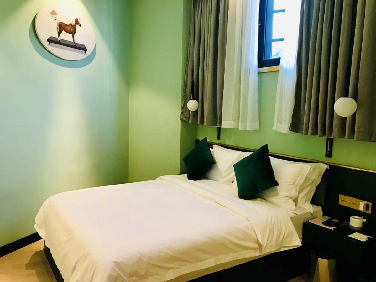 Moon&Chalice Boutique Hotel Kunming Extérieur photo